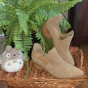 👢 Chinese Laundry Cut Out Booties 👢